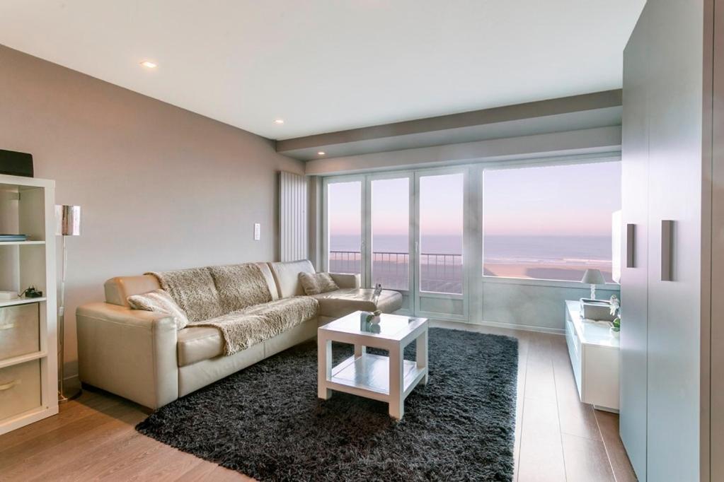 Montezuma Luxe Studio Met Frontaal Zeezicht Zonder Aparte Slaapkamer Apartment Oostende Exterior foto