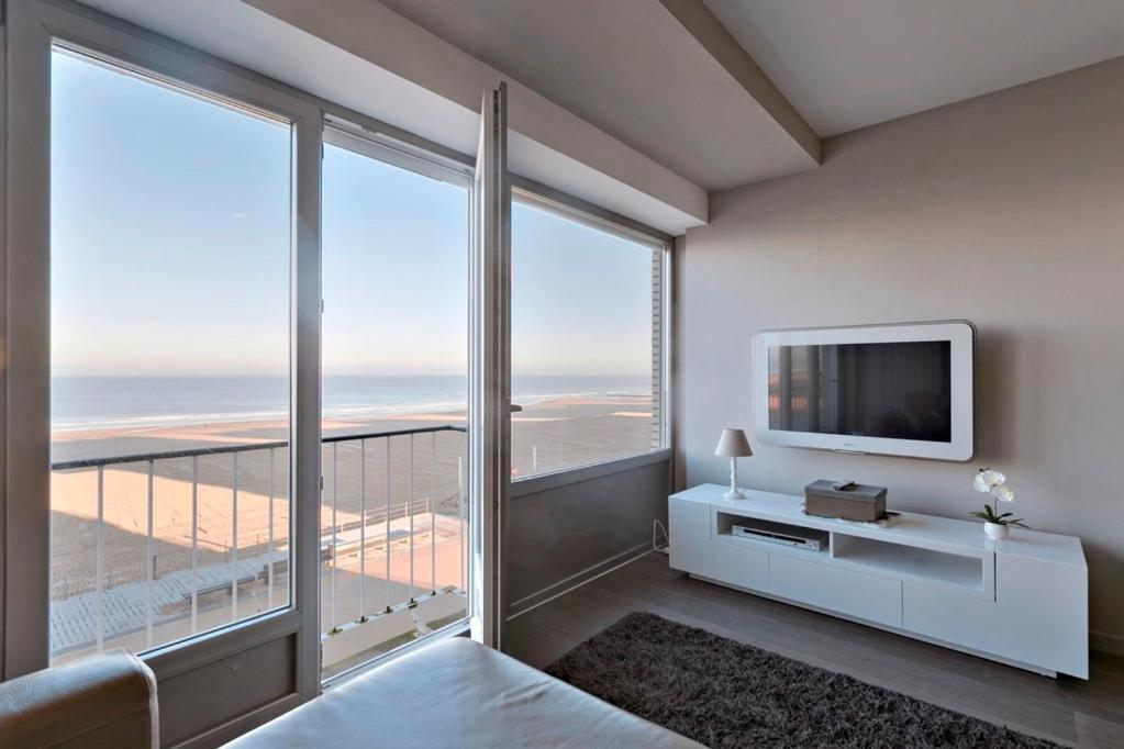 Montezuma Luxe Studio Met Frontaal Zeezicht Zonder Aparte Slaapkamer Apartment Oostende Exterior foto