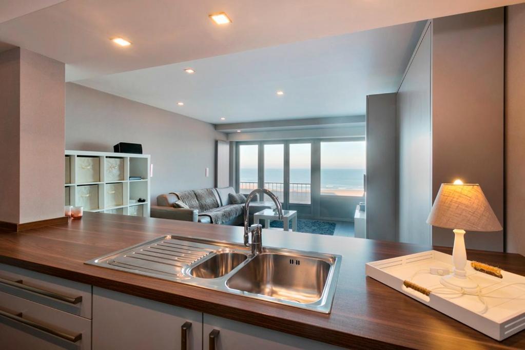 Montezuma Luxe Studio Met Frontaal Zeezicht Zonder Aparte Slaapkamer Apartment Oostende Exterior foto